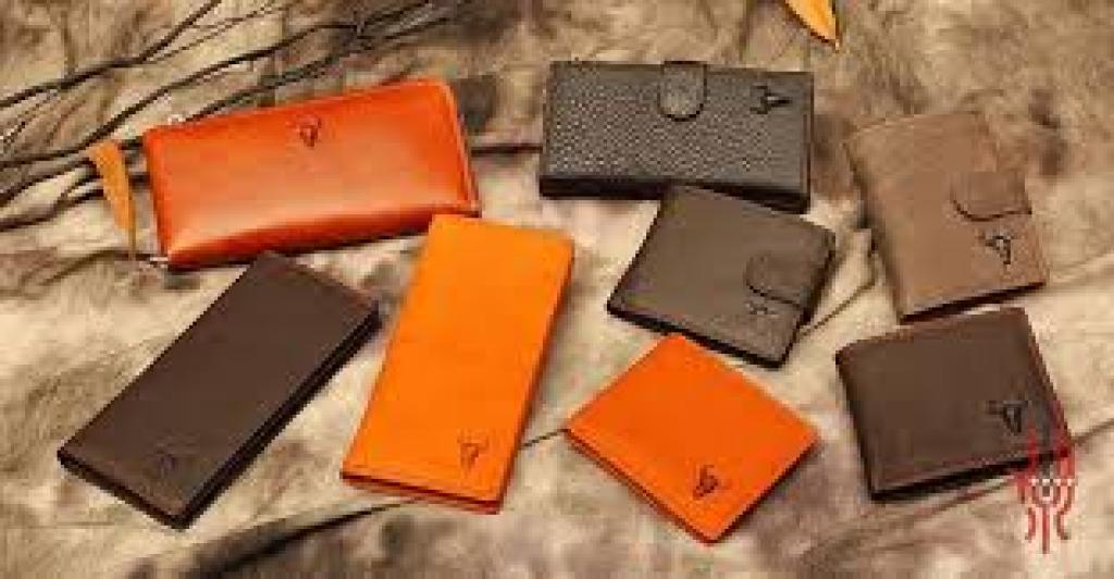 Sexy Clutches: How to Buy & Wear a Designer Clutch Bag