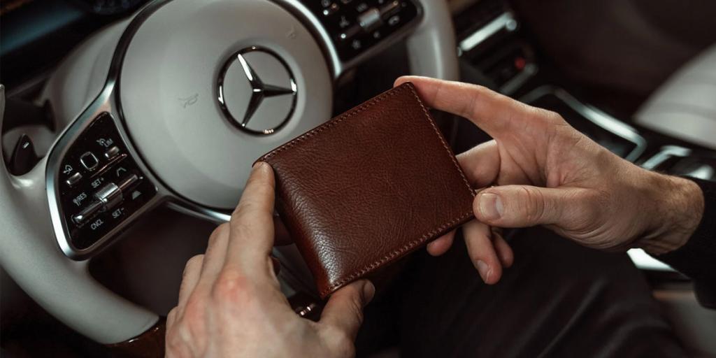 4 Expert Tips On How To Choose The Right Men’s Wallet